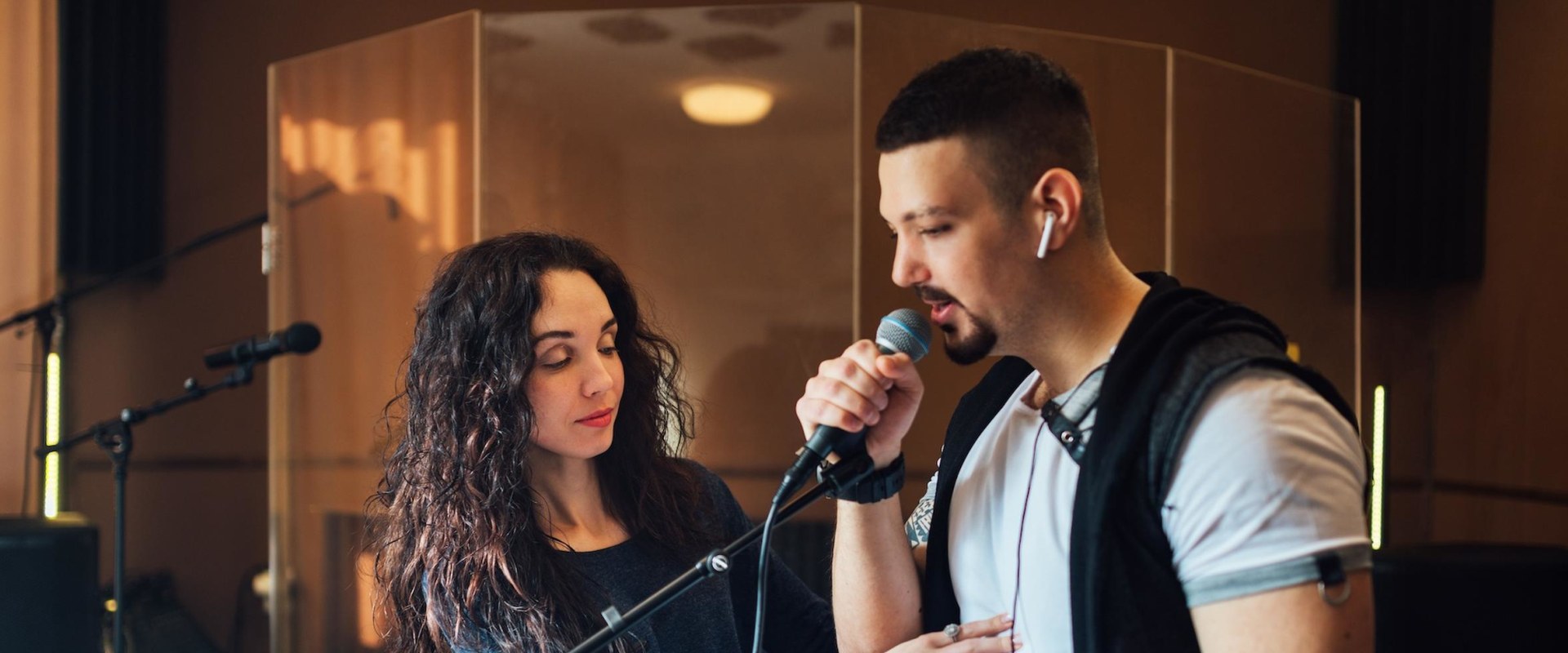 Can i sing without a coach?