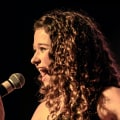 How do beginners learn voice lessons?