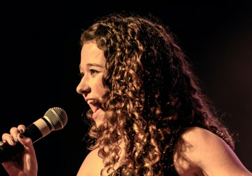 How do beginners learn voice lessons?